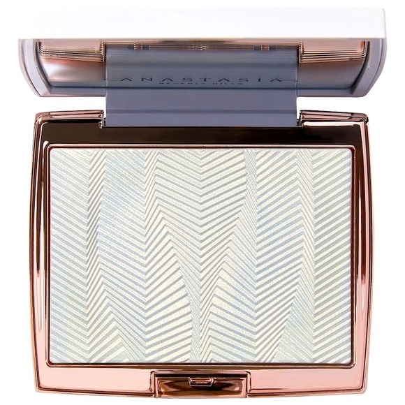 Anastasia Beverly Hills “Iced Out” Illuminating Powder Highlighter - Picture 1 of 6